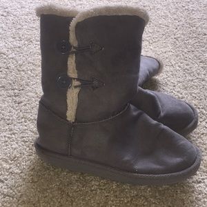 Ugg style boots
